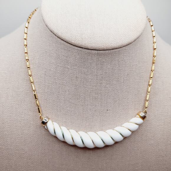 Vintage Monet White Lucite Wire Wrapped Necklace 15 Inch Signed - Picture 3 of 14